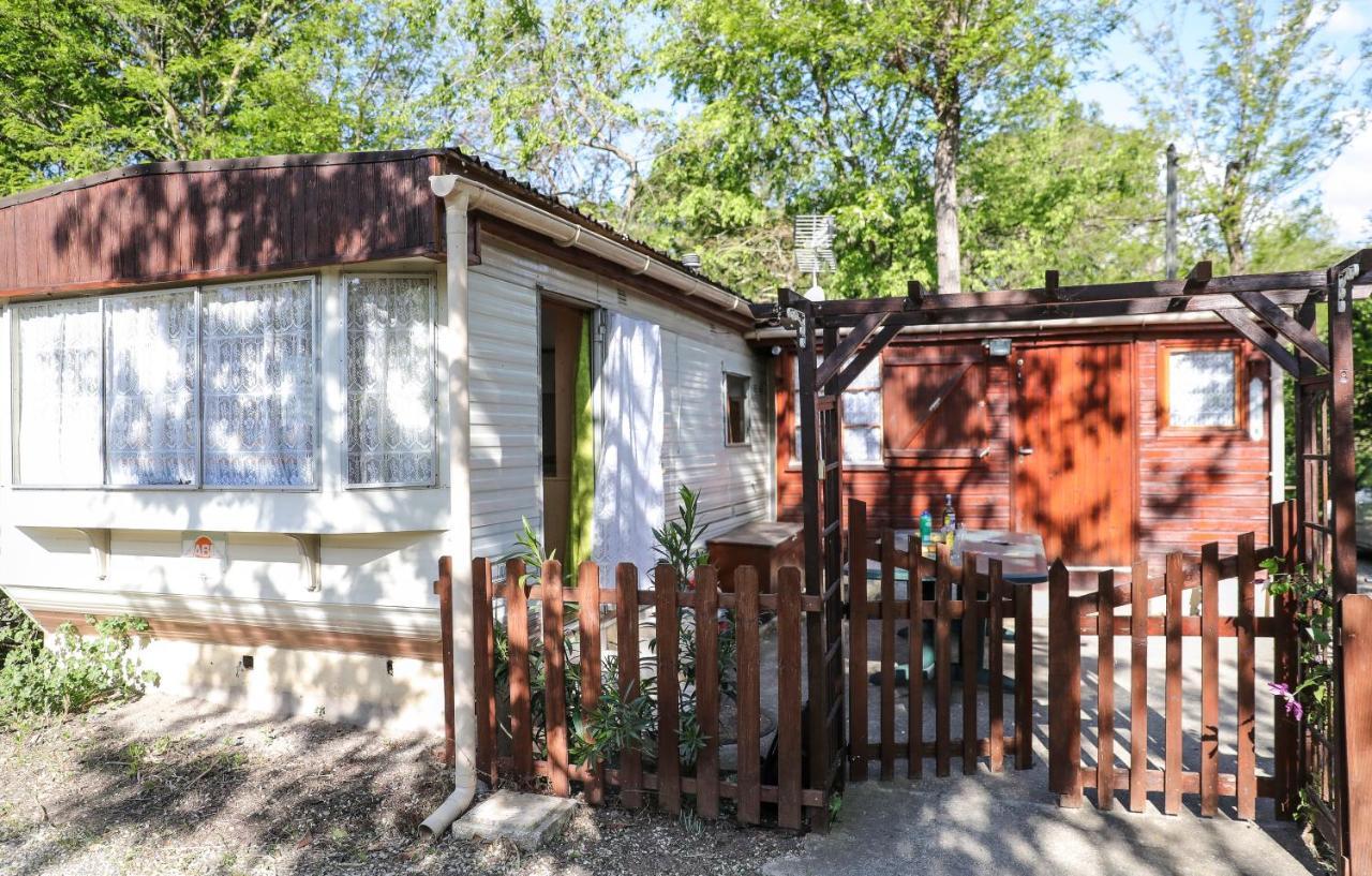 Camping Les Acacias 호텔 Saint-Paulet-de-Caisson 외부 사진
